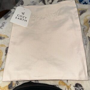 Cozy Earth Pouch